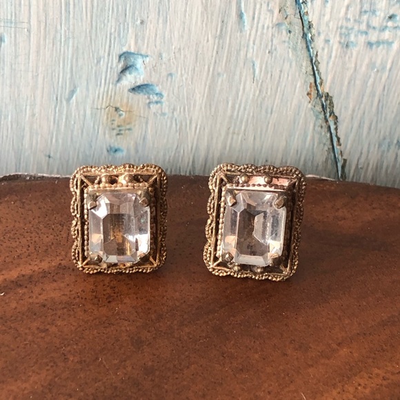 Vintage blue ice emerald-cut earrings set in rustic silver filigree - Picture 6 of 9